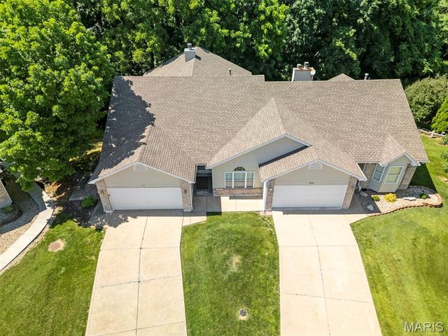 520 Woodview Meadows Court, Wentzville, MO 63385