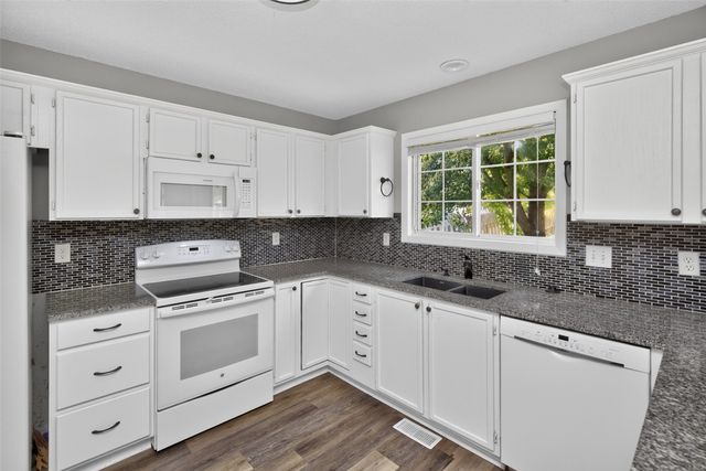 513 Park Street, Van Meter, IA 50261