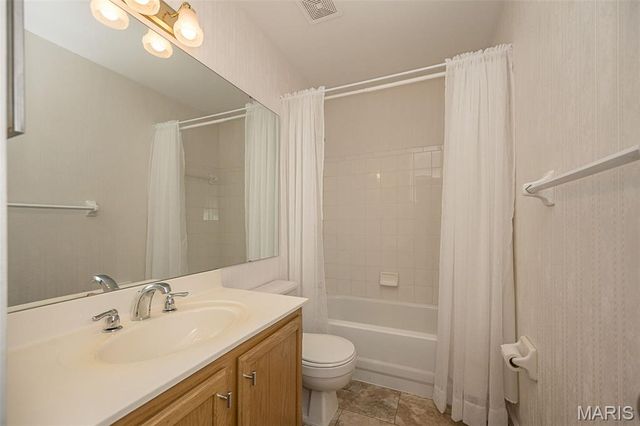 308 Kehrs Mill Bend Court, Ballwin, MO 63011