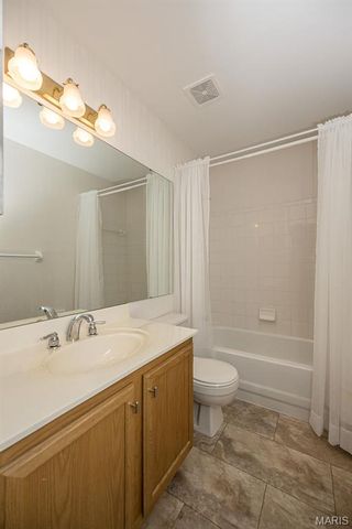 308 Kehrs Mill Bend Court, Ballwin, MO 63011
