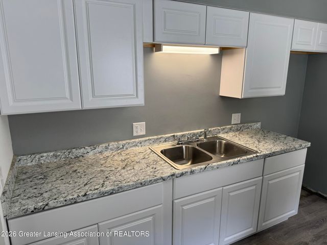 517 S Fairview Avenue, Lansing, MI 48912