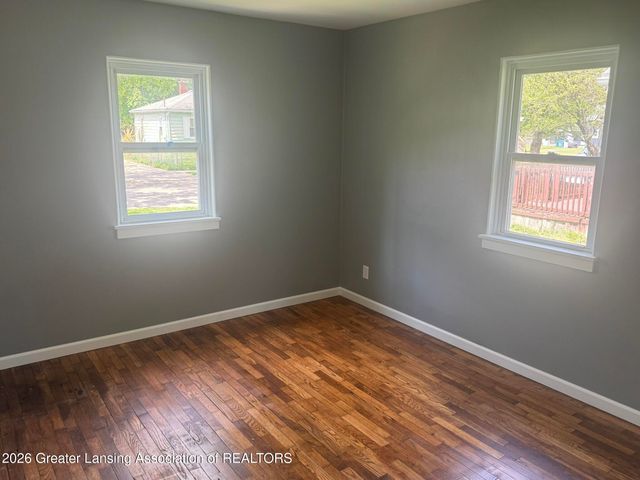 517 S Fairview Avenue, Lansing, MI 48912