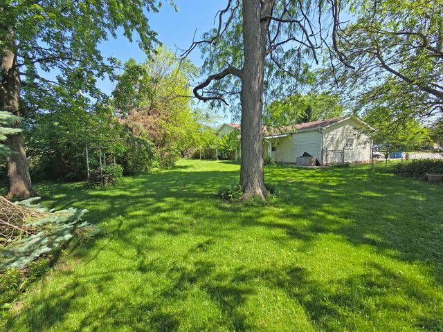 785 Aztec Court, Lowell, IN 46356