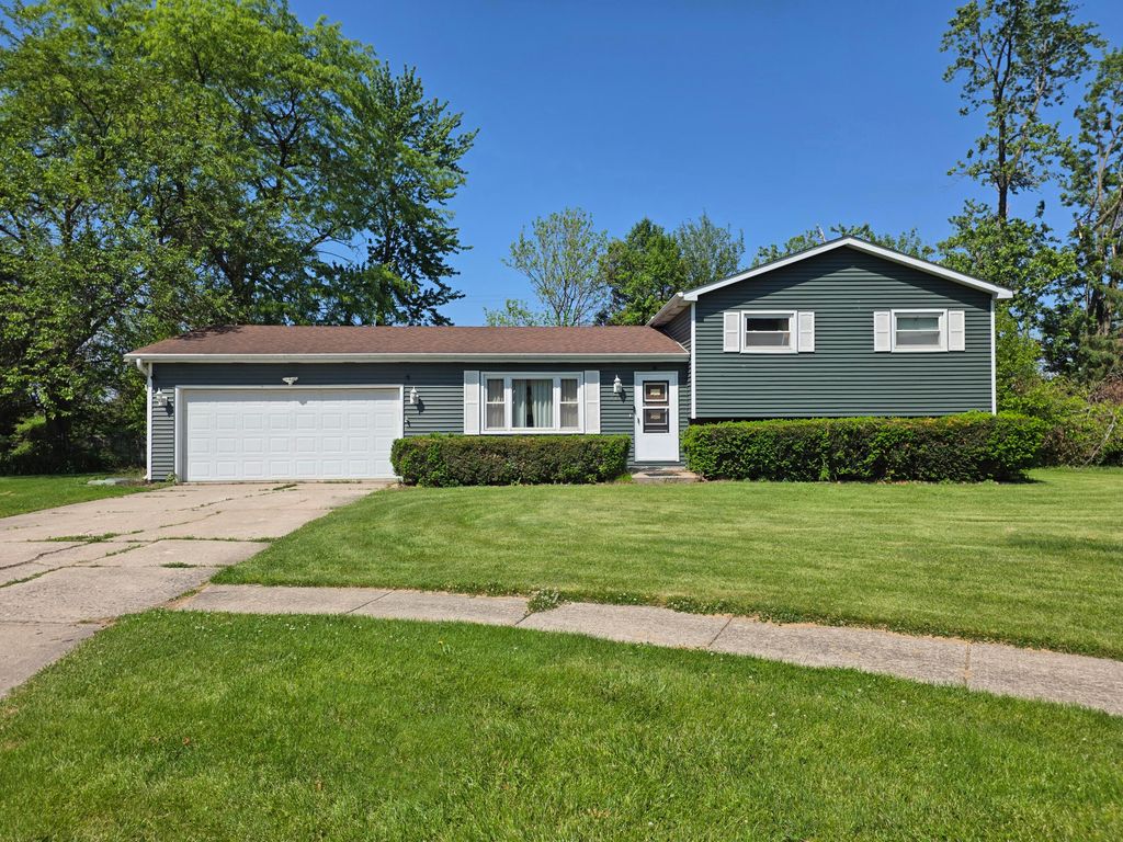 785 Aztec Court, Lowell, IN 46356