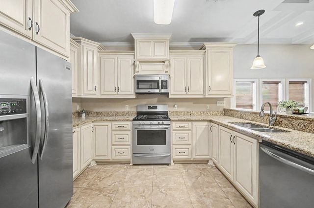210 Chantilly Drive, Houma, LA 70360