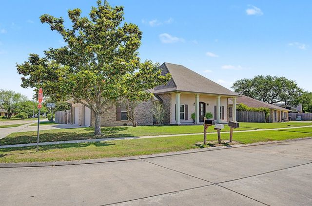 210 Chantilly Drive, Houma, LA 70360