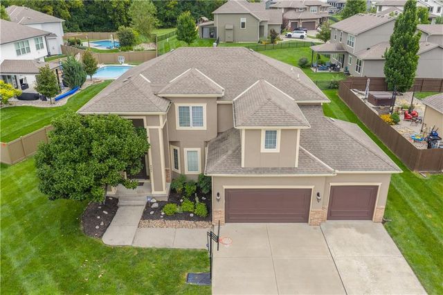 8804 SE 1st Street, Lee's Summit, MO 64064