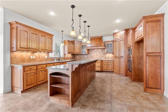 8804 SE 1st Street, Lee's Summit, MO 64064