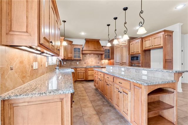 8804 SE 1st Street, Lee's Summit, MO 64064