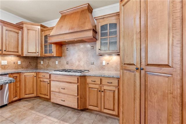 8804 SE 1st Street, Lee's Summit, MO 64064