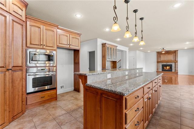 8804 SE 1st Street, Lee's Summit, MO 64064