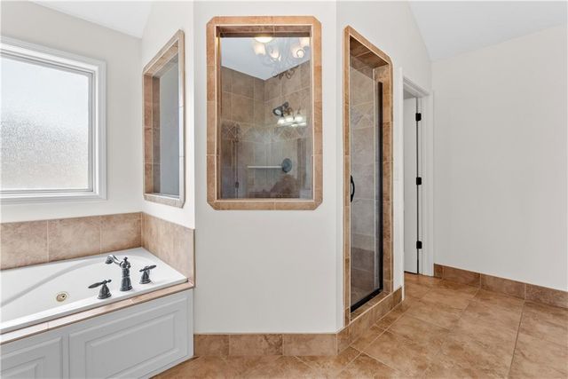 8804 SE 1st Street, Lee's Summit, MO 64064