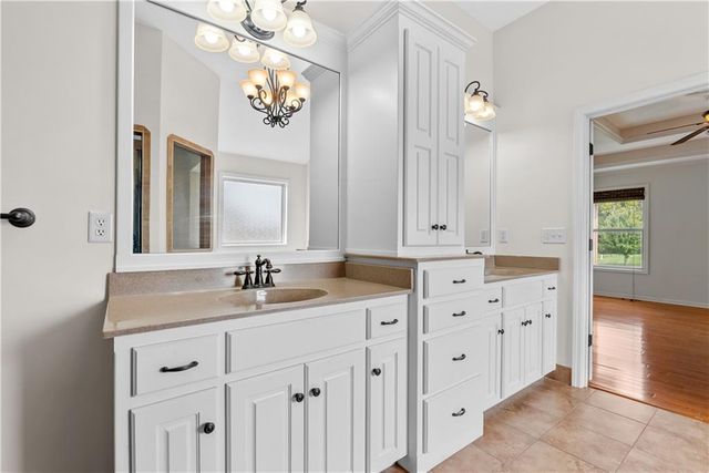 8804 SE 1st Street, Lee's Summit, MO 64064