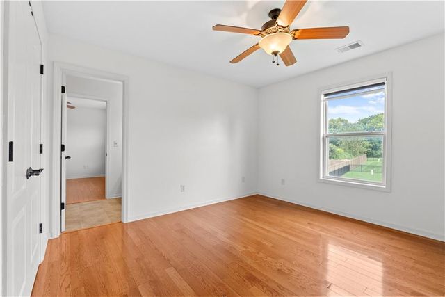 8804 SE 1st Street, Lee's Summit, MO 64064