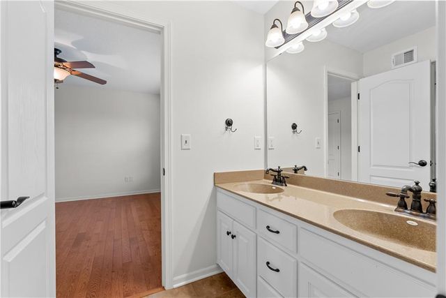 8804 SE 1st Street, Lee's Summit, MO 64064