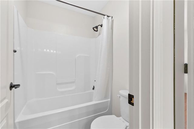 8804 SE 1st Street, Lee's Summit, MO 64064