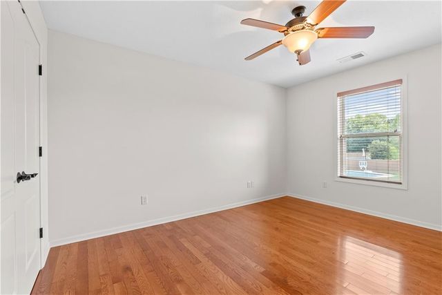 8804 SE 1st Street, Lee's Summit, MO 64064