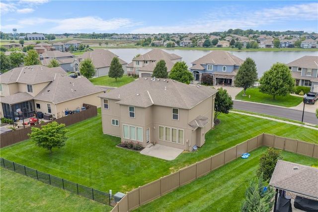 8804 SE 1st Street, Lee's Summit, MO 64064