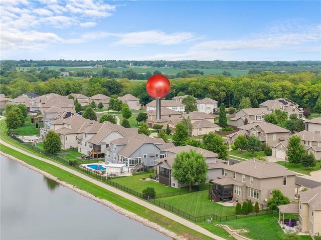 8804 SE 1st Street, Lee's Summit, MO 64064