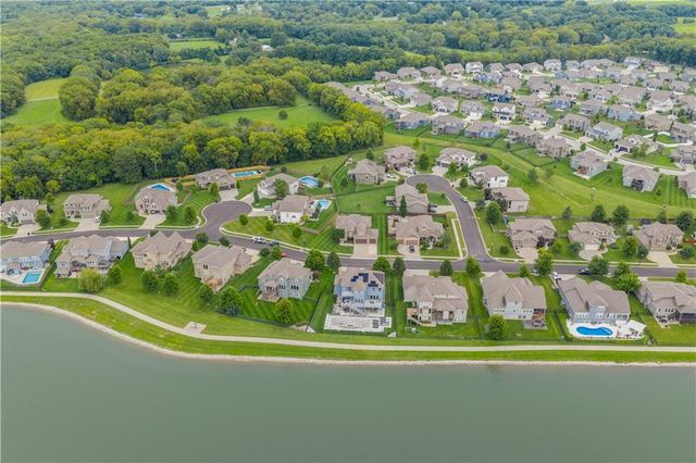 8804 SE 1st Street, Lee's Summit, MO 64064