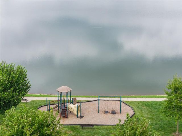 8804 SE 1st Street, Lee's Summit, MO 64064