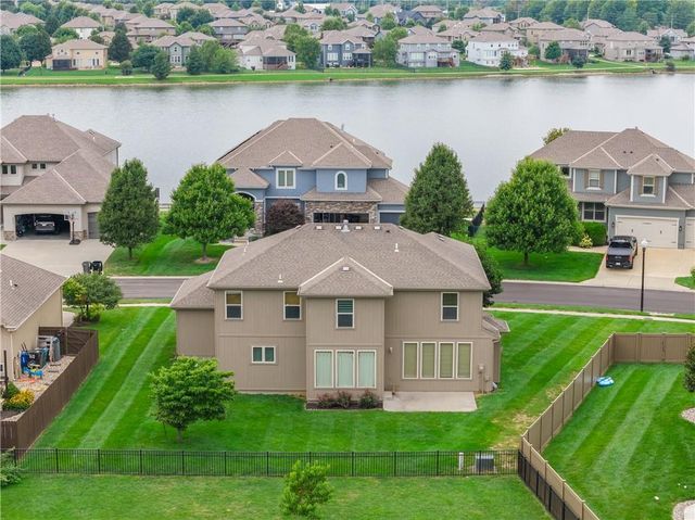 8804 SE 1st Street, Lee's Summit, MO 64064