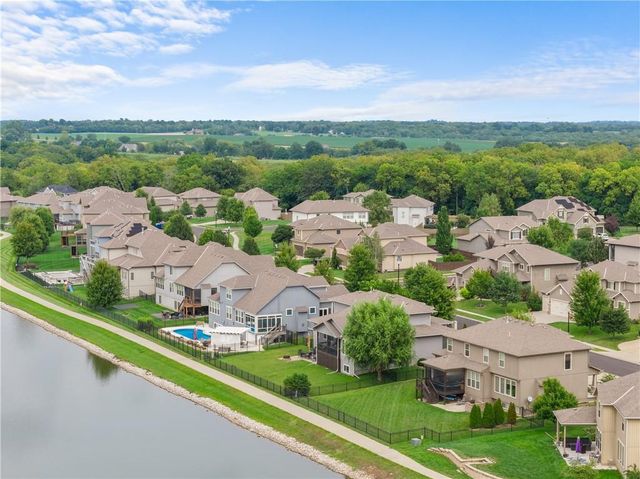 8804 SE 1st Street, Lee's Summit, MO 64064