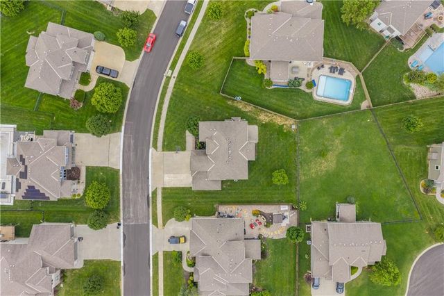 8804 SE 1st Street, Lee's Summit, MO 64064