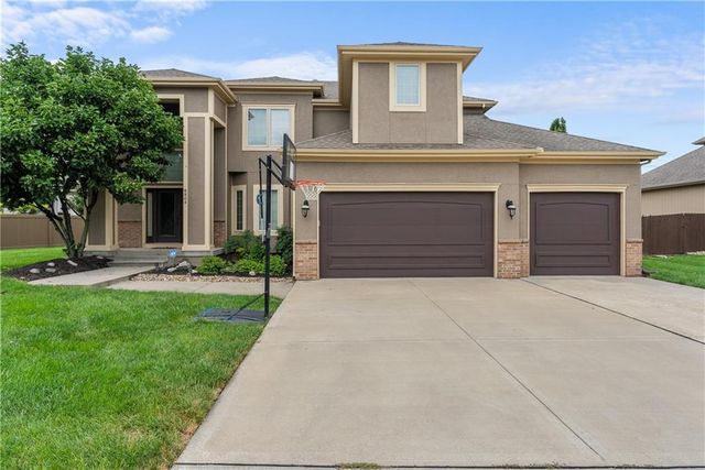 8804 SE 1st Street, Lee's Summit, MO 64064