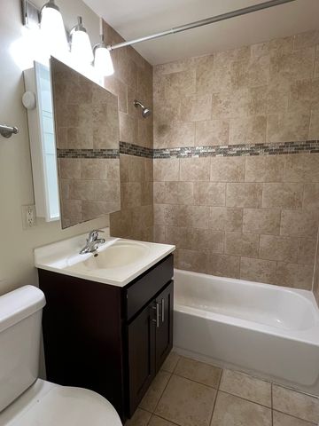 4340 Wilson Avenue 5, Downers Grove, IL 60515