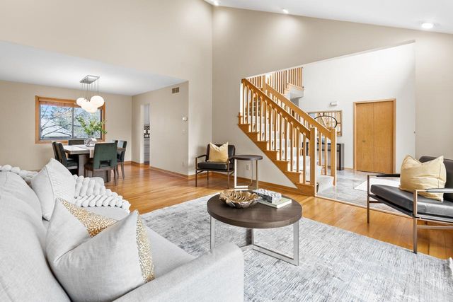 6315 Sequoia Circle, Eden Prairie, MN 55346