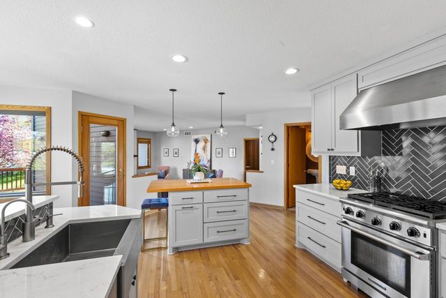 6315 Sequoia Circle, Eden Prairie, MN 55346