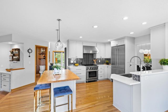 6315 Sequoia Circle, Eden Prairie, MN 55346