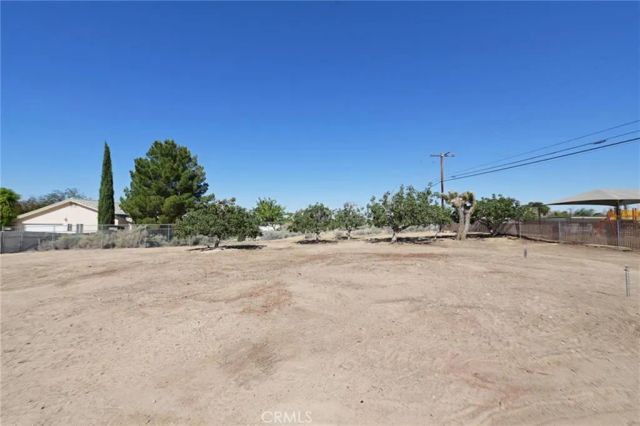 18190 Hiawatha Road, Apple Valley, CA 92307
