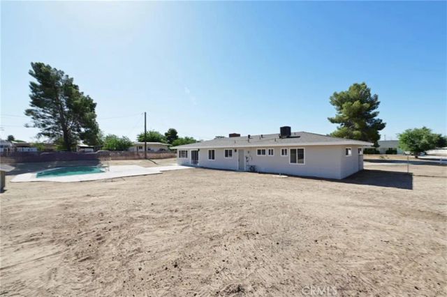 18190 Hiawatha Road, Apple Valley, CA 92307
