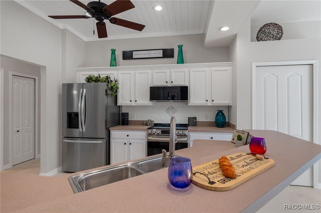 5648 W Hunters Ridge Circle, Lecanto, FL 34461