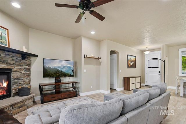 5360 W Grand Rapids St, Meridian, ID 83646