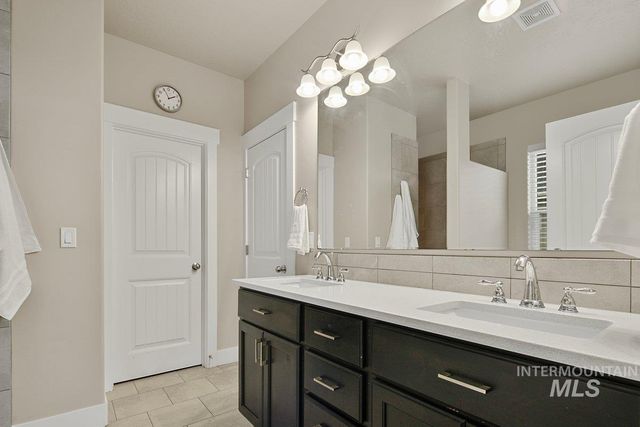 5360 W Grand Rapids St, Meridian, ID 83646