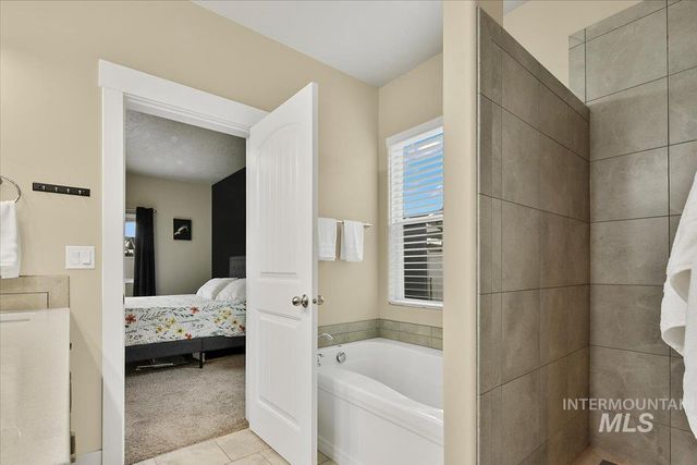 5360 W Grand Rapids St, Meridian, ID 83646