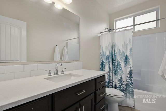 5360 W Grand Rapids St, Meridian, ID 83646