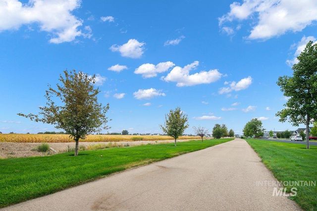 5360 W Grand Rapids St, Meridian, ID 83646