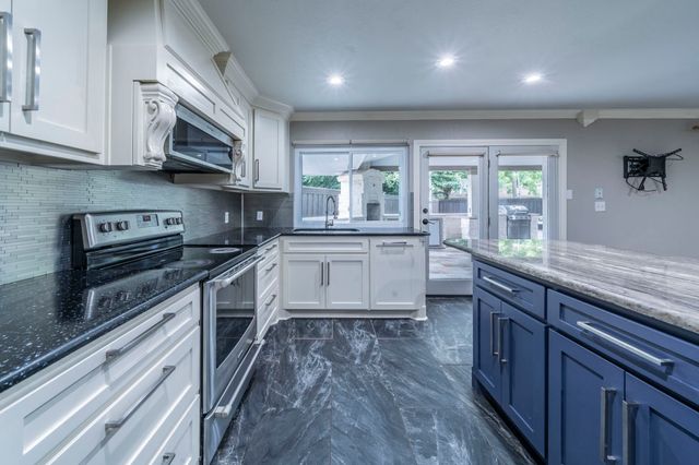 1825 Emerald Drive, Irving, TX 75060