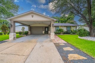 1825 Emerald Drive, Irving, TX 75060