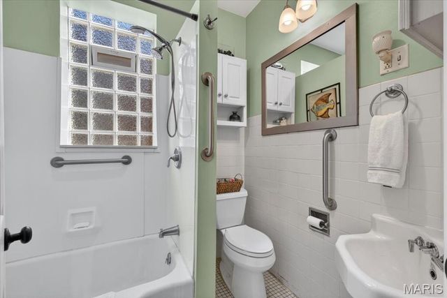 5034 Ray Avenue, St Louis, MO 63116