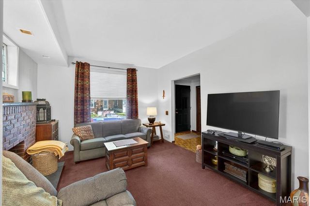 5034 Ray Avenue, St Louis, MO 63116