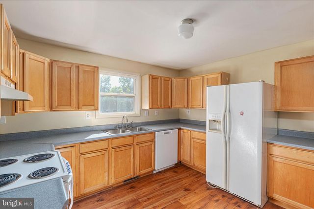 82 POND RD, Charles Town, WV 25414