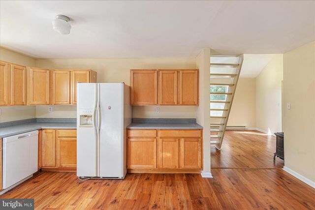 82 POND RD, Charles Town, WV 25414