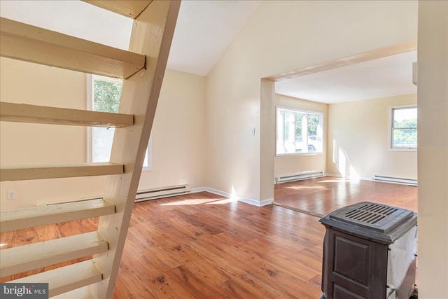 82 POND RD, Charles Town, WV 25414