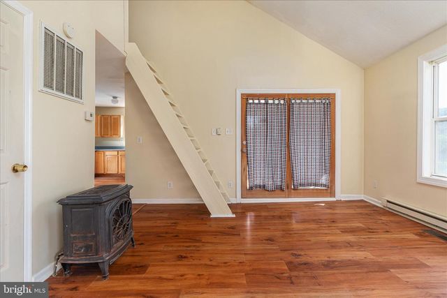 82 POND RD, Charles Town, WV 25414