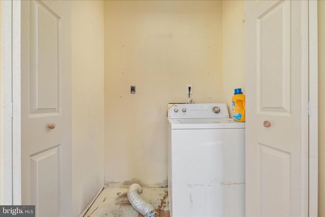82 POND RD, Charles Town, WV 25414